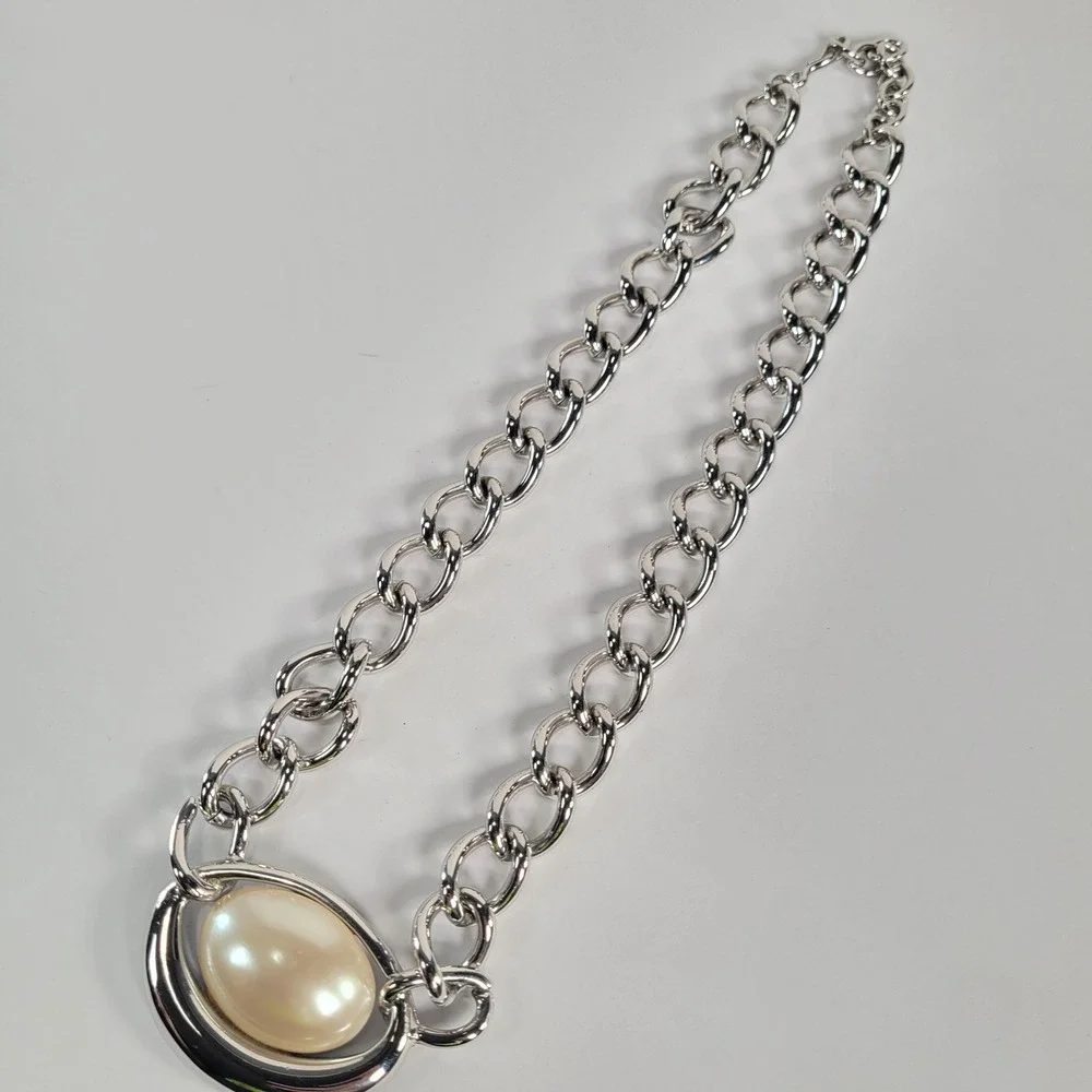Vintage Monet Silver Tone Chunky Curb Chain Necklace‎ Oval Faux Pearl Statement